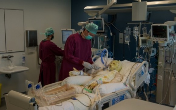 Patru pacienti raniti in incendiul din Colectiv, externati pentru a le face loc victimelor atentatelor de la Bruxelles