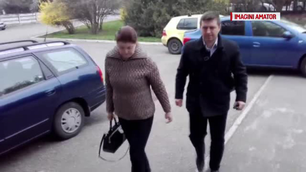 O haina de blana in schimbul unui teren de un sfert de milion de euro. O judecatoare din Sinaia ar putea ajunge dupa gratii