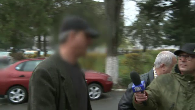 Elevii unei scoli din Calarasi, dusi la tribunal in loc de scoala. Profesorul lor este acuzat de fapte grave