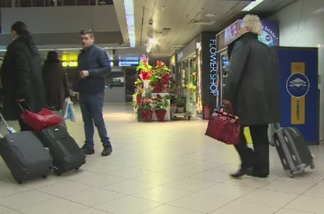 Primii romani martori ai dezastrului din Bruxelles s-au intors la Bucuresti. "Oamenii carau ranitii, s-au blocat strazile"