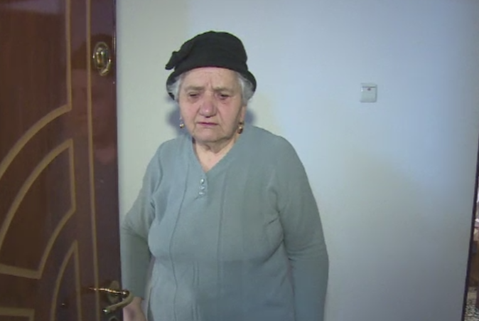 Batrana de 75 de ani din Targoviste, jefuita de doua femei care i-au batut la usa. Dupa cat timp a reclamat femeia furtul
