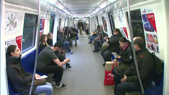 "Nu Musca". Ce au gasit sute de bucuresteni la metrou. Surpriza la care niciun calator nu se astepta: "E un mesaj frumos"