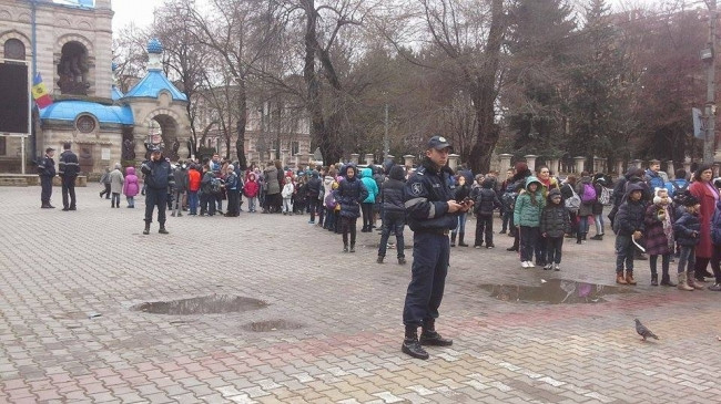 alerta bomba liceu Chisinau