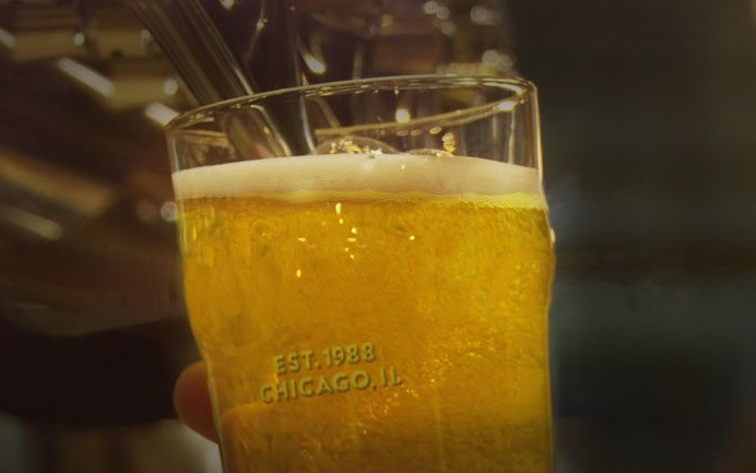 Jobul platit cu 12.000 de dolari, pentru care trebuie sa calatoresti si sa bei bere. Care e singura conditie a angajatorului