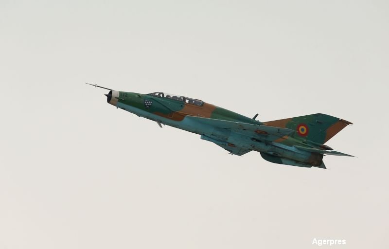F16