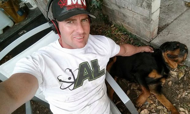 Au tras pe dreapta un zidar, dar cand au aflat cati bani are in cont au ramas perplecsi: "N-as fi crezut daca nu vedeam"