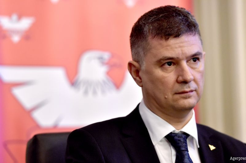 Congresul UNPR: rugaciune, incendiu si absente motivate de DNA. "Domnule Ontanu, va iubim si avem nevoie de dumneavoastra"