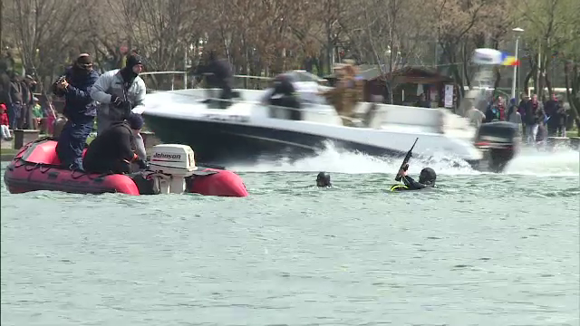 Ziua Politiei Romane a fost sarbatorita si in parcul Titan din Capitala, cu demonstratii spectaculoase si focuri de arma