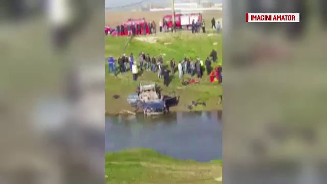 Interventie contra cronometru a SMURD, dupa ce o masina a cazut de pe un pod. Patru persoane au fost grav ranite