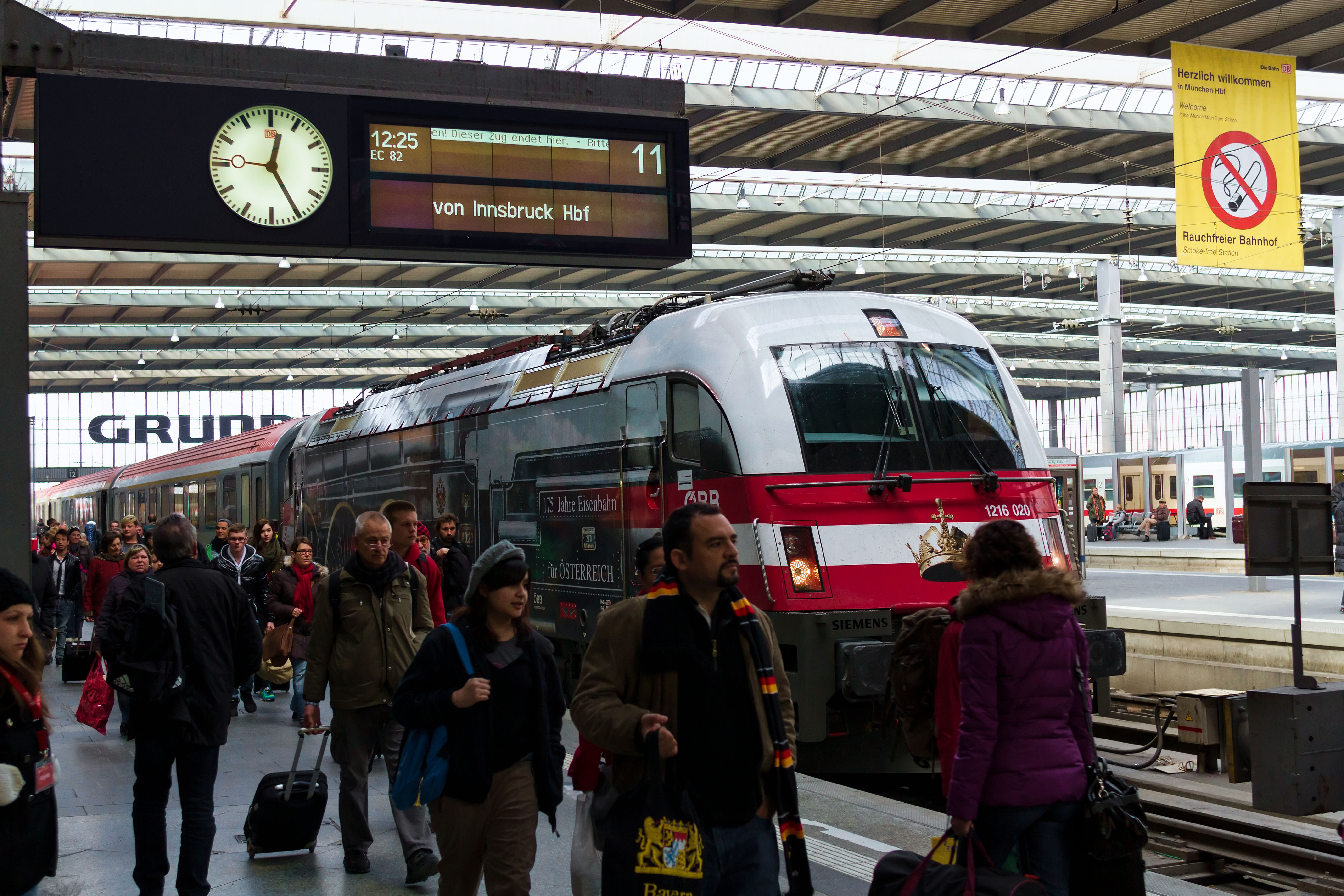 Roman de 22 de ani, arestat dupa ce ar fi incercat sa violeze o adolescenta in gara din Munchen