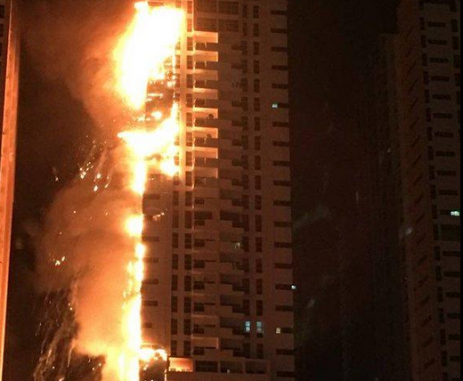 Incendiu de proportii in Emiratele Arabe Unite. Cel putin doua cladiri uriase au fost cuprinse de flacari. VIDEO