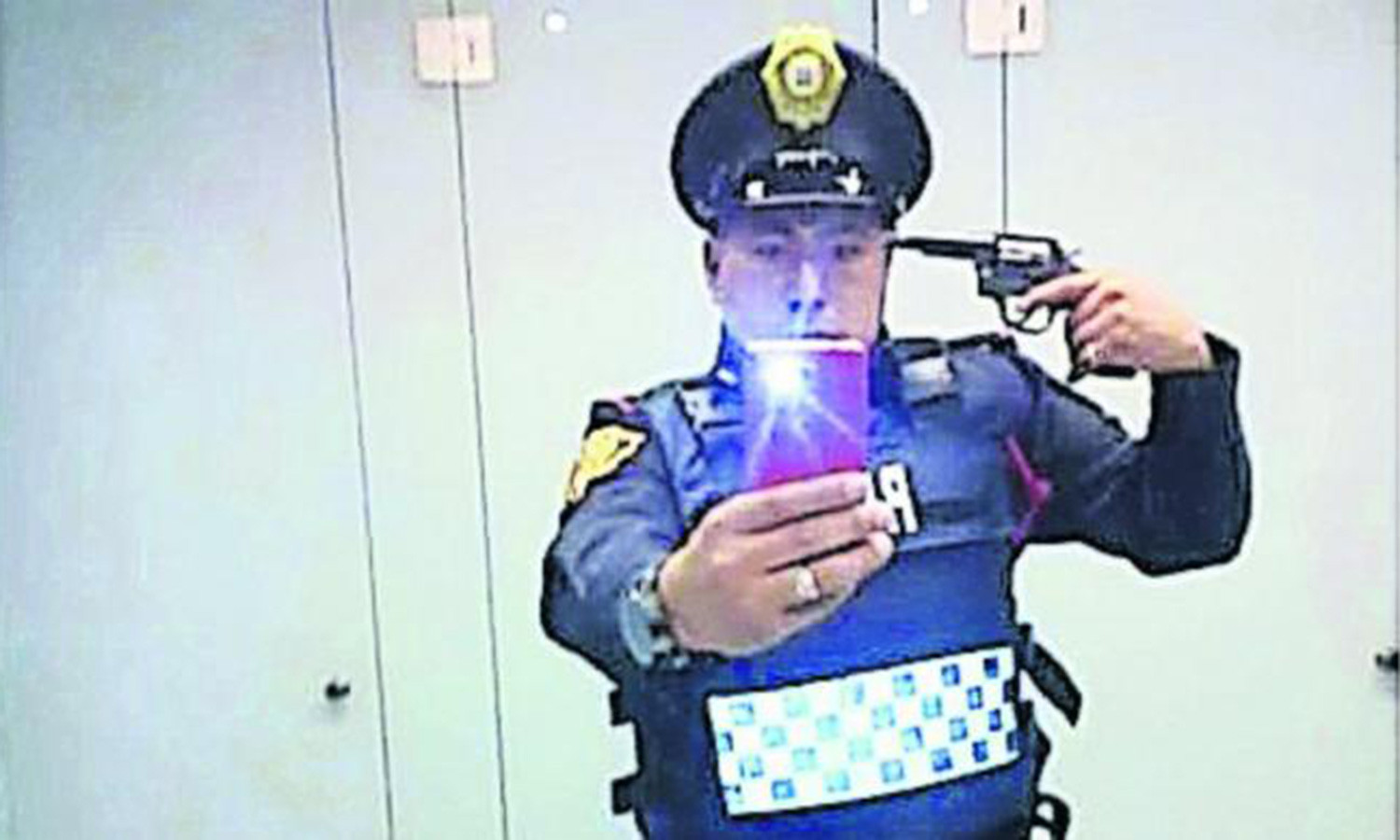 Gest extrem, facut din dragoste. La ce metoda a recurs acest politist pentru a-si convinge sotia sa se impace cu el