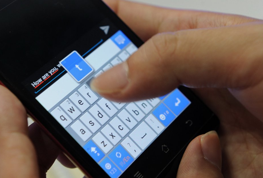 Un român care a trimis 7.648 de SMS-uri fostei sale soţii, condamnat în Austria