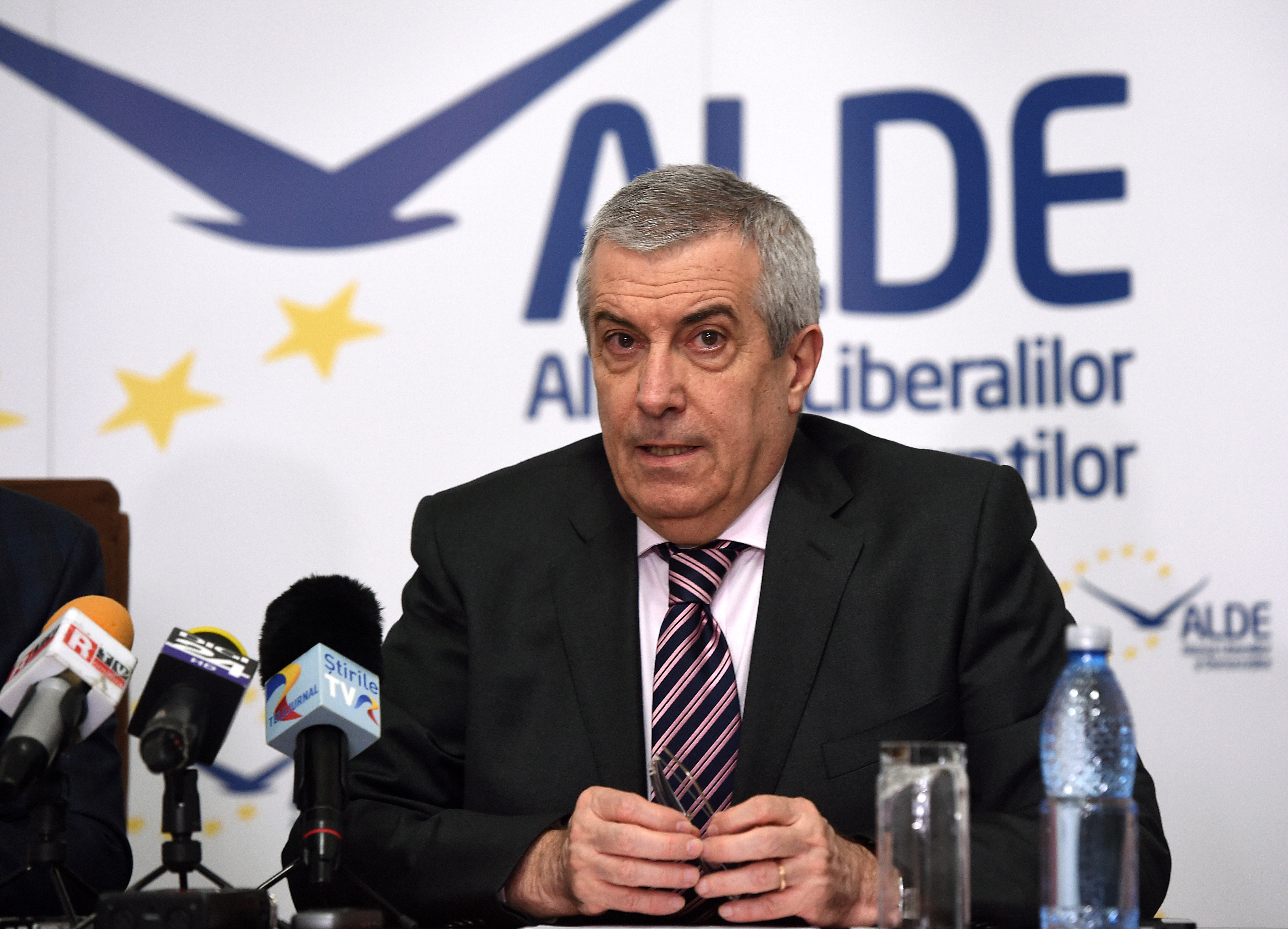 Liberalii vor sa-l demita pe Calin Popescu Tariceanu de la sefia Senatului pentru ca e "toxic". Cate semnaturi au strans