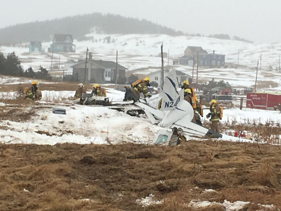 Sase morti dupa ce un avion s-a prabusit in Canada. La bord se afla un fost deputat, impreuna cu familia lui. FOTO