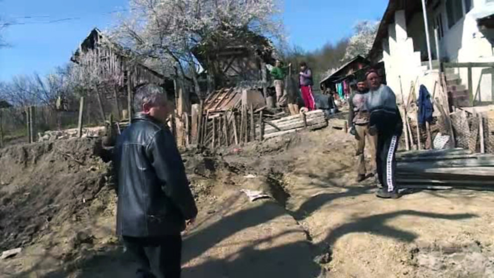 O comuna din Gorj risca sa fie inghitita de pamant. "Nu intervine nimeni, stam si ne uitam unul la altul"