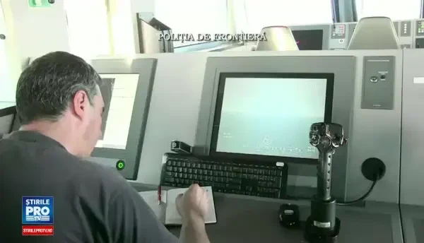 Romanii au salvat cateva sute de migranti folosind o