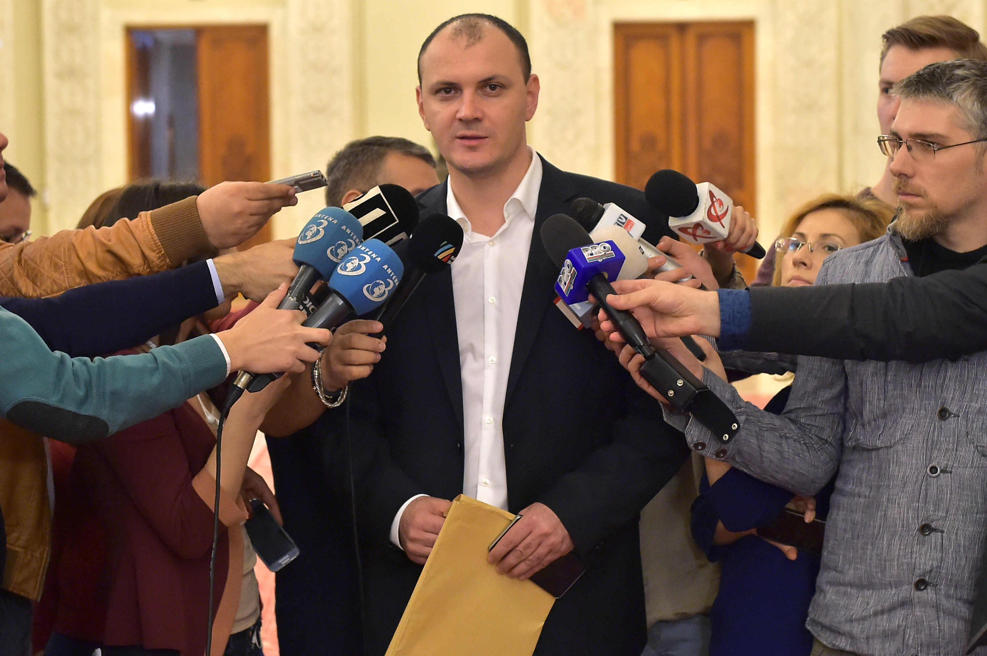 Cautiune de 13 milioane de euro pentru Sebastian Ghita. Surse: Un deputat il acuza ca l-a santajat