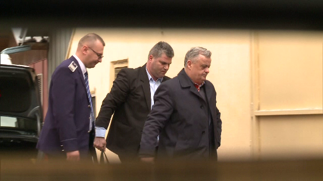 Misterul sacosei cu 400.000 de euro. Procurorii DNA incearca sa afle de unde a facut rost nepoata lui Gabriel Oprea de bani