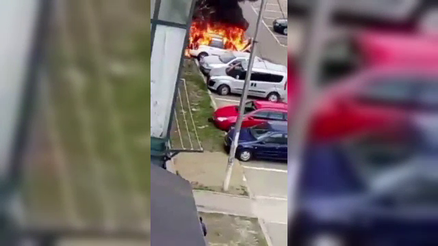 Explozie urmata de incendiu intr-o parcare din Botosani. O masina a fost complet distrusa de flacari