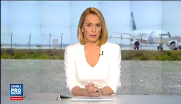 Noi imagini din avionul egiptean deturnat acum doua zile, in Cipru. Ce au facut doua stewardese cu piratul aerului