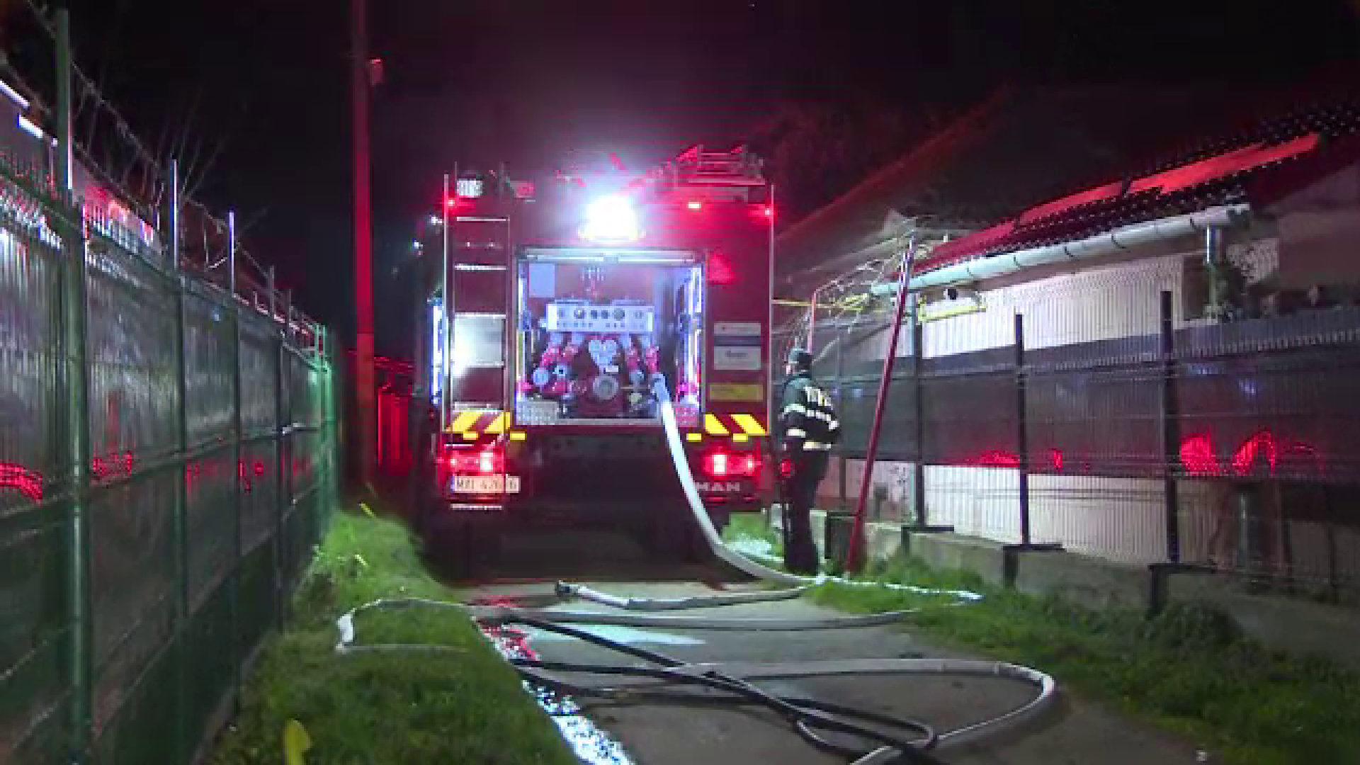 Incendiu in sala releelor de la Sarulesti. Mai multe trenuri de pasageri, blocate pe calea ferata