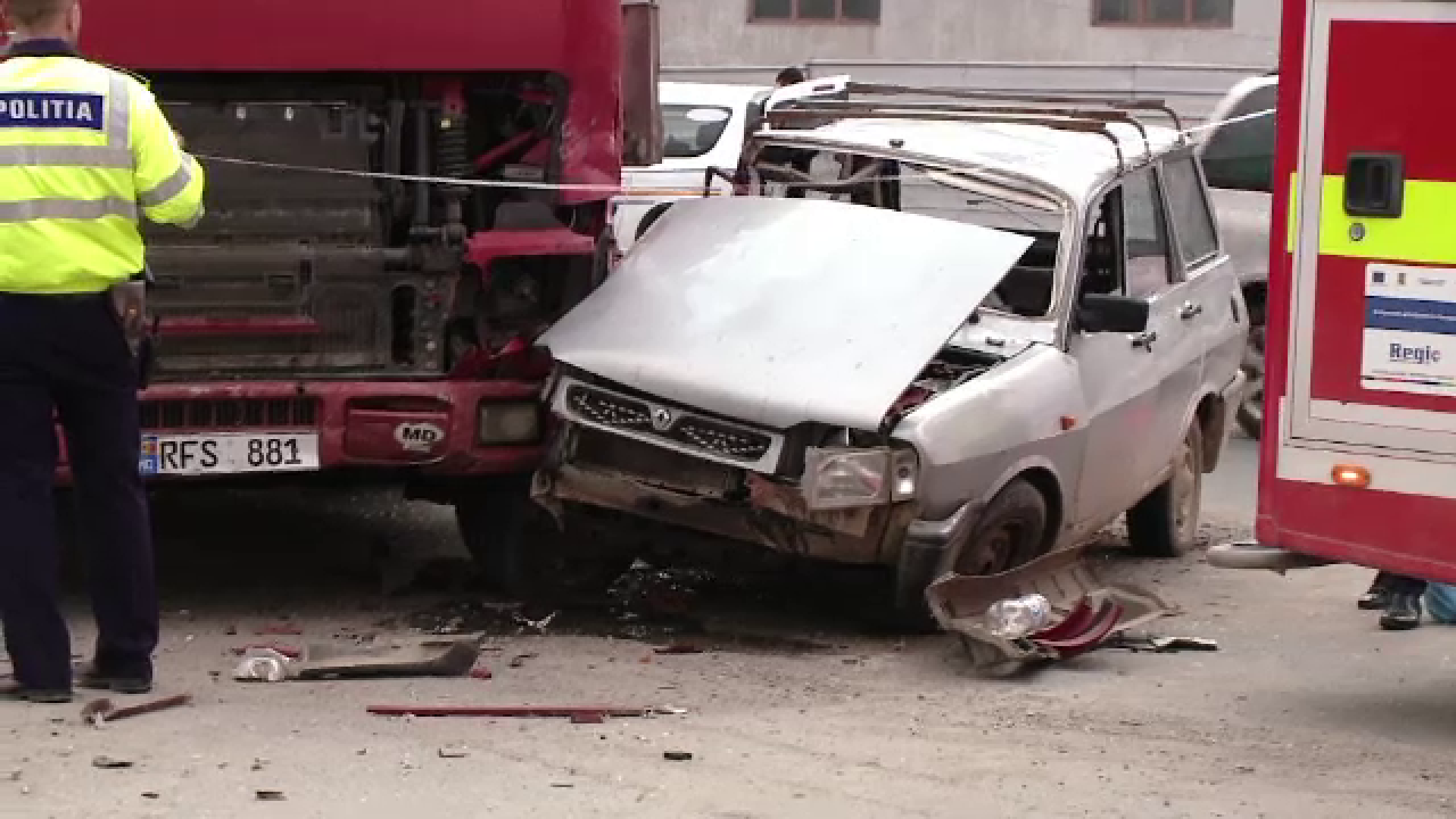Accident grav in Brasov. Un barbat de 65 de ani a murit nevinovat, dupa ce masina sa a fost izbita puternic de un TIR