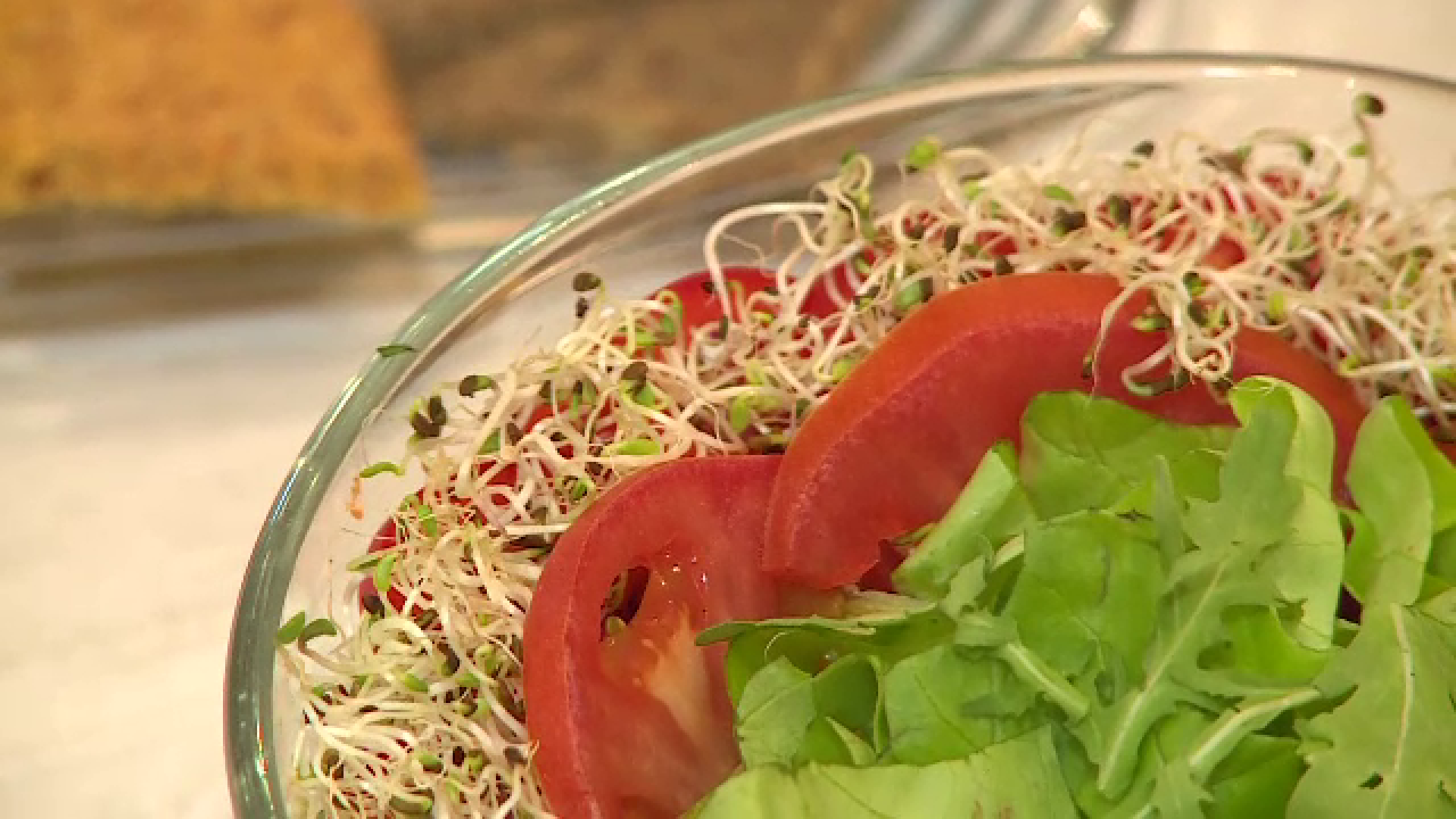 Studiu cu rezultate ingrijoratoare pentru vegetarieni. Persoanele care exclud carnea au sanse mai mari sa sufere de cancer