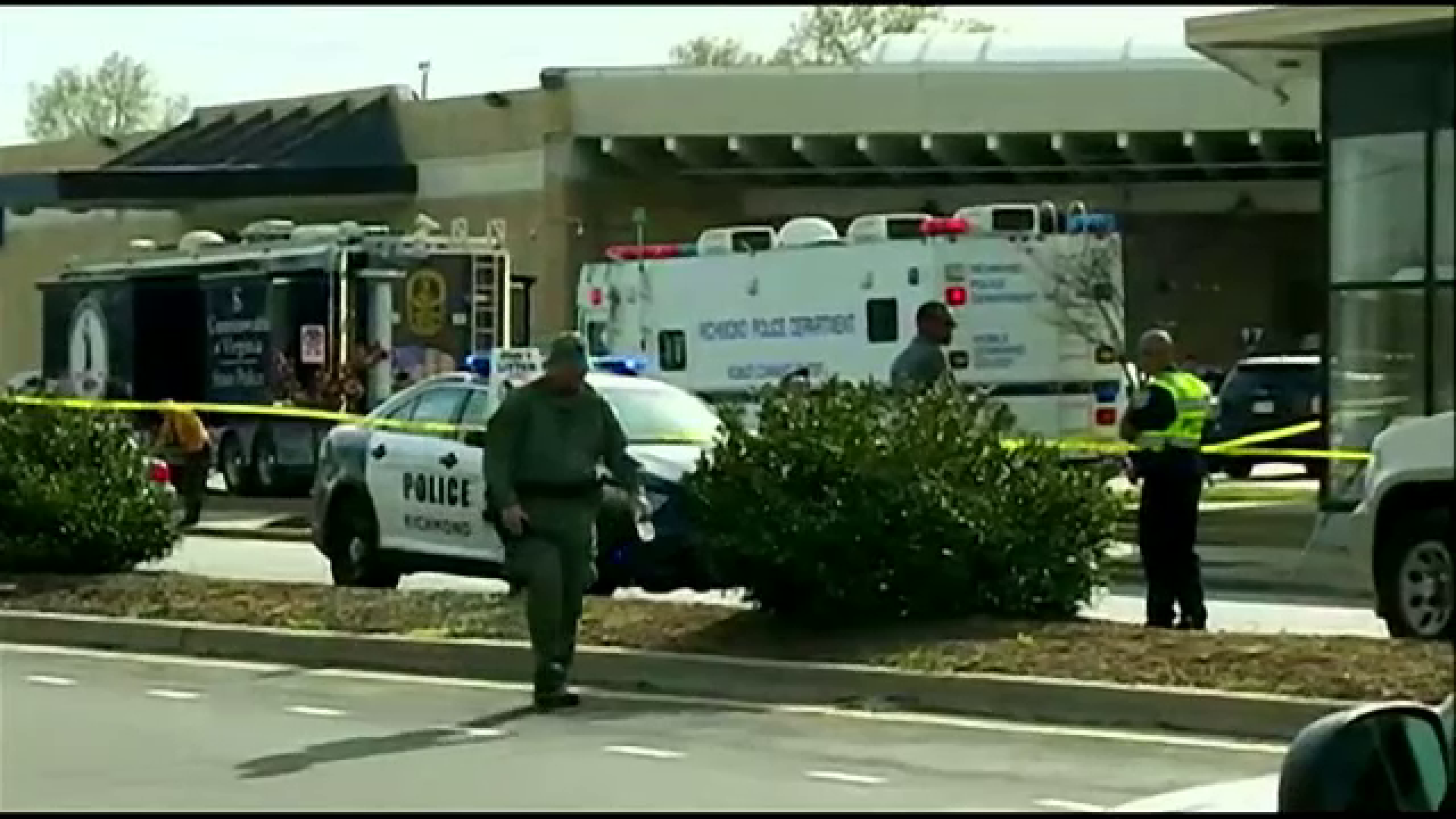 Focuri de arma intr-o statie de autobuz din Virginia. Un politist a murit iar alte cinci persoane au fost ranite