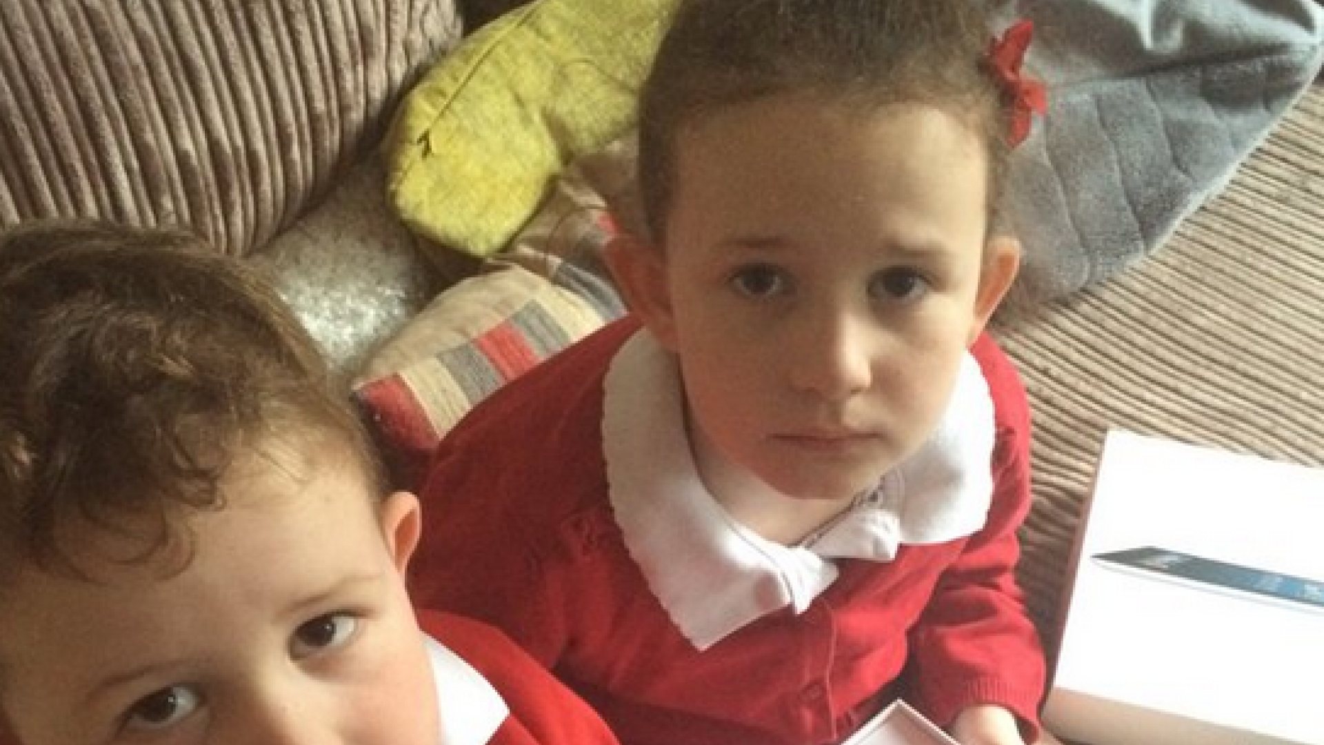 Reactia acestor copii cand isi dau seama ca au fost pacaliti de tatal lor, de 1 aprilie, a cucerit Twitter-ul