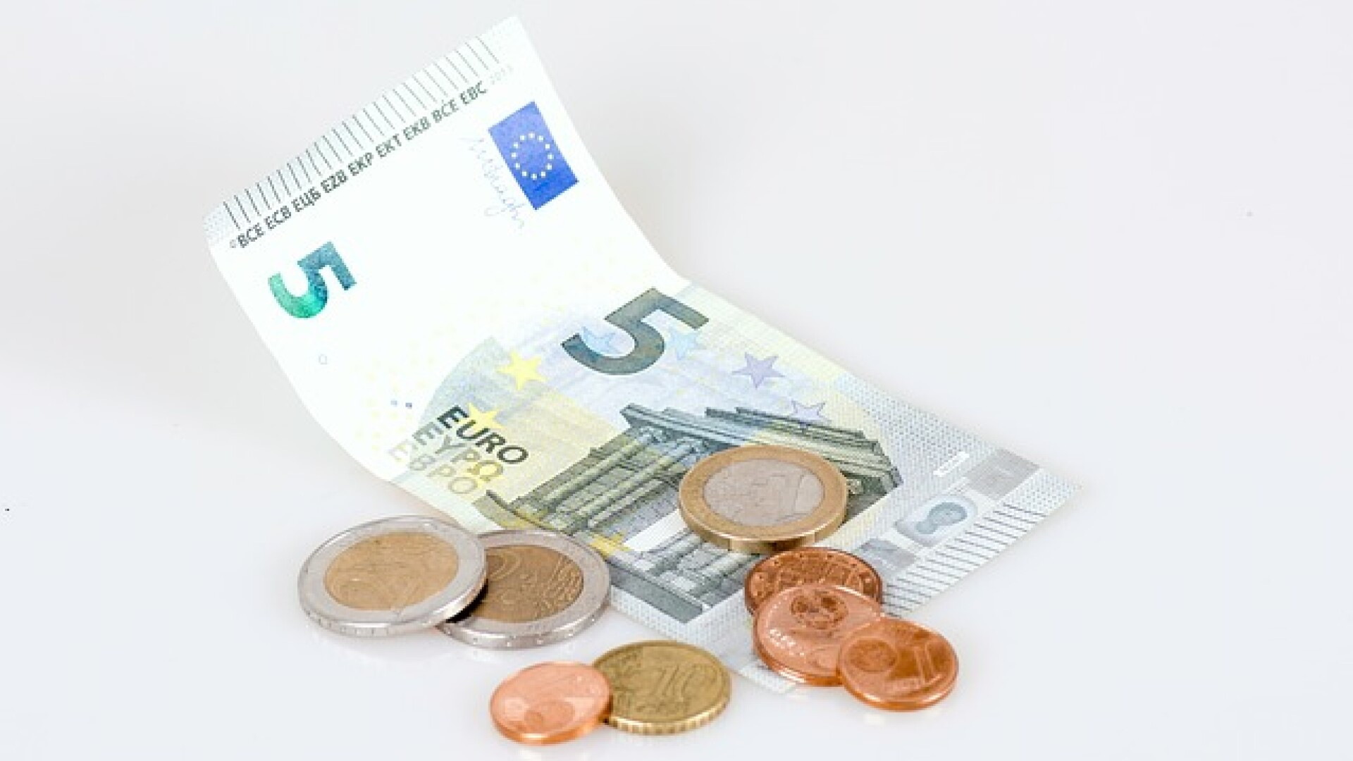 Angajatorii romani platesc 5 euro/ora pentru salariatii lor, de 5 ori sub media UE. Tarile in care se plateste cel mai mult