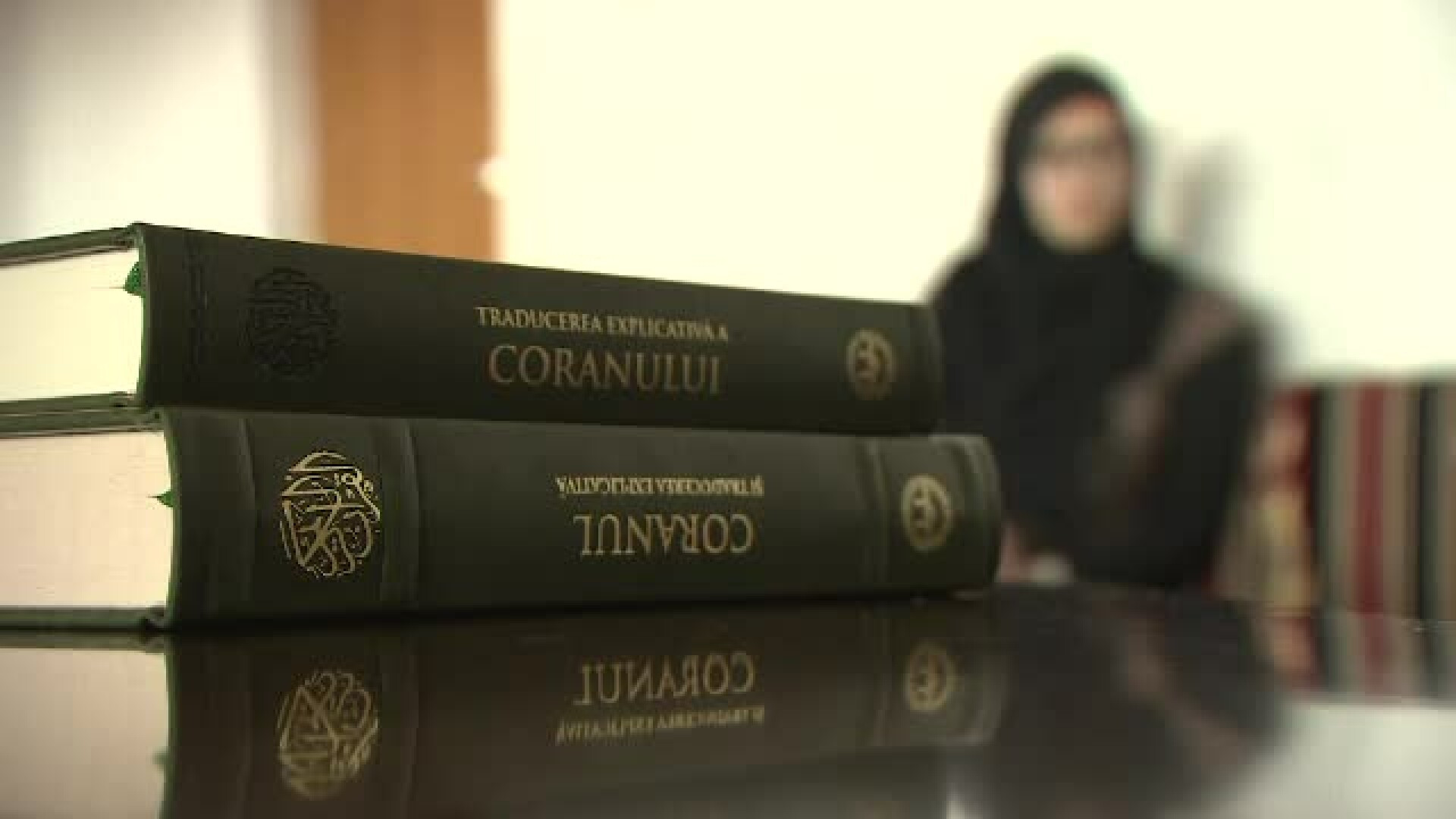 Reactia musulmanilor din Bucuresti dupa ce doua eleve ar fi fost atacate pentru ca purtau val. Politia a inceput o ancheta