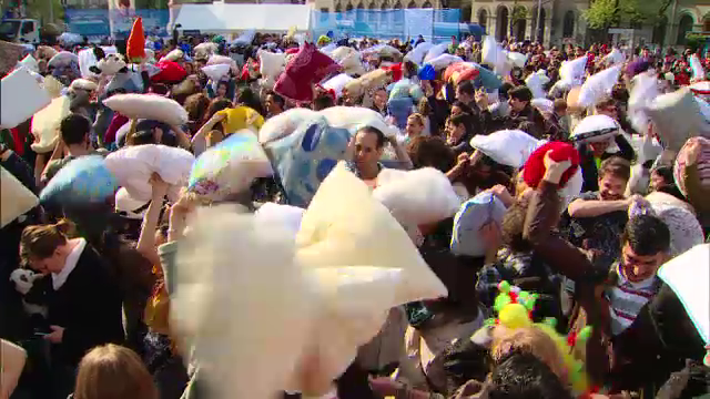 Bucurestiul, printre cele 50 de orase din lume care au sarbatorit sambata Ziua Internationala a Bataii cu Perne