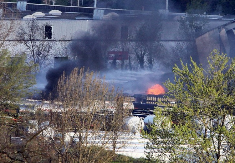 Cel putin trei explozii si incendii in Bordeaux, Franta, in aceasta dimineata. Mai multi pompieri au fost raniti