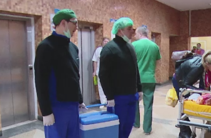 Un tanar de 18 ani a primit o inima sanatoasa in ultima clipa, dupa 3 incercari. Mama pacientului: "Asteptam de 15 ani"