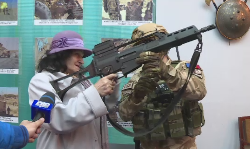 Armata romana si-a deschis portile de ziua NATO. Pe cine a impresionat tehnica militara expusa