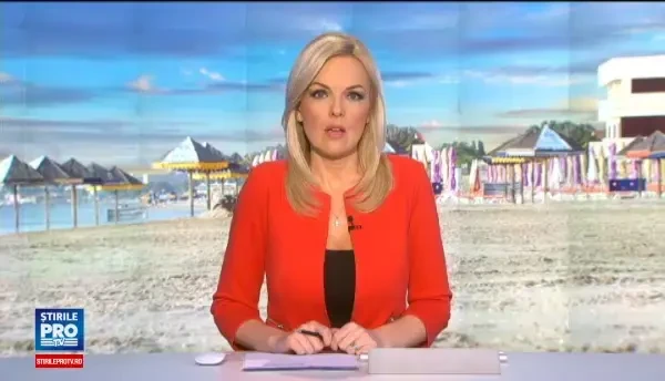 Un sofer teribilist a intrat cu masina de lux pe o plaja din Mamaia, dar a ramas blocat in nisip. Circul care a urmat