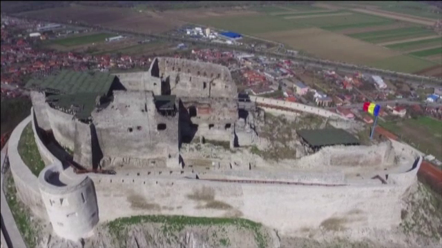 Cetatea Devei a fost redeschisa, dupa trei ani de restaurari. Legendele care s-au nascut odata cu ridicarea ei