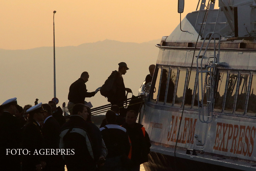 UE a inceput "returul" de refugiati catre Turcia, dar migrantii se tem. "Mafia de acolo ne va lasa fara bani"