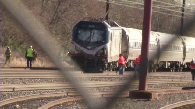 Un tren de mare viteza a deraiat in SUA si a lovit un excavator. Bilantul accidentului: doi morti si 35 de raniti