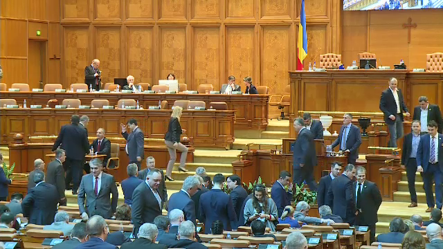 Prinsi cu "mâța in sac" in timp ce se salveaza intre ei de cererile DNA, alesii vor sa interzica filmatul votului secret