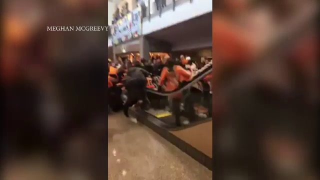 Incident inspaimantator pe un stadion din Philadelphia. Ce s-a intamplat dupa ce o scara rulanta a prins brusc viteza