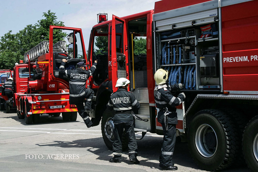 Trei sferturi din serviciile de urgenta din Romania nu au nici macar masini de pompieri. 476 de autospeciale, neinmatriculate