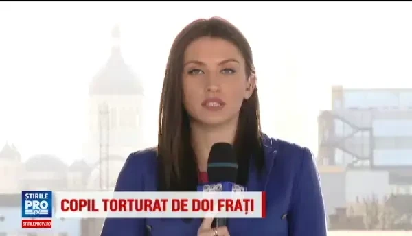 Un adolescent de 17 ani ar fi agresat un baietel de noua, dupa care si-a obligat fratele sa faca acelasi lucru