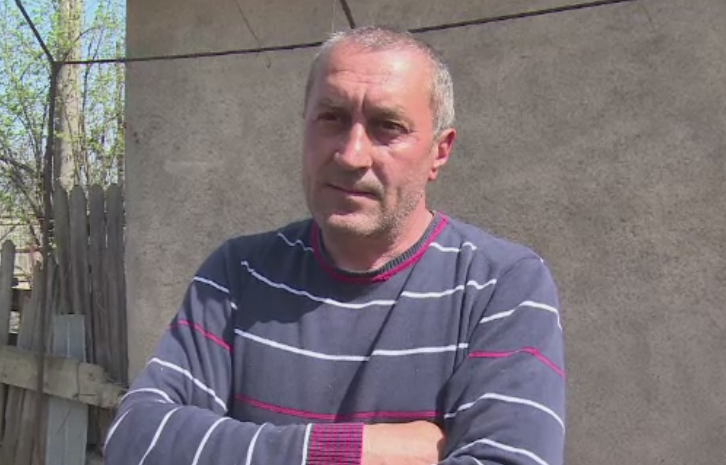 Butoaie de tabla aruncate in aer cu carbid, placerea unui barbat din Gaesti care pune pe jar un cartier intreg