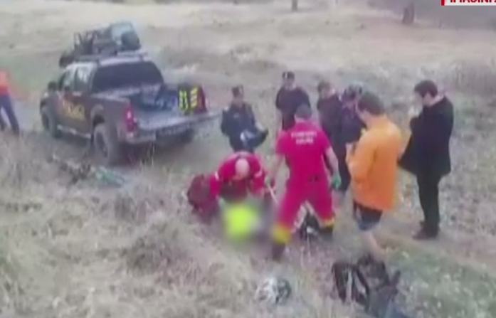 Operatiune dificila in padure, dupa ce un biciclist a cazut intr-o zona abrupta. Cum a fost salvat