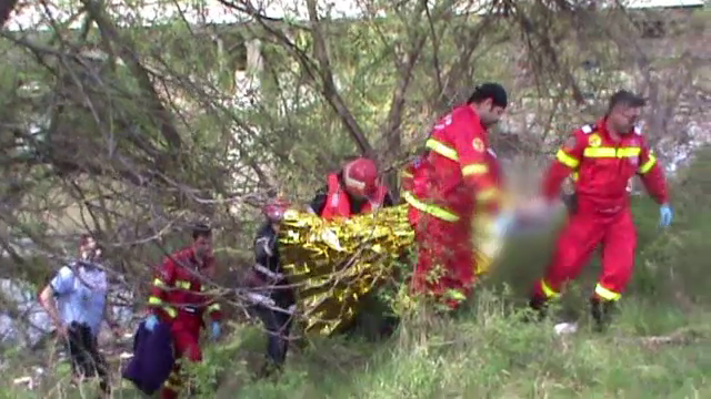 O femeie de 57 de ani a incercat sa se sinucida in raul Arges. Ce au descoperit pompierii cand au scos-o din apa