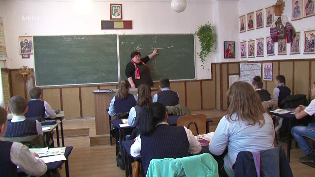 Profesorii din invatamantul de stat isi vor primi sporurile si fara sa mai dea statul in judecata. Cum se va face plata