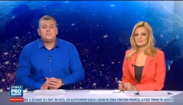 Un copac cade pe un drum circulat, din cauza vantului si ia prin surprindere un sofer. Imagini filmate cu camera de bord