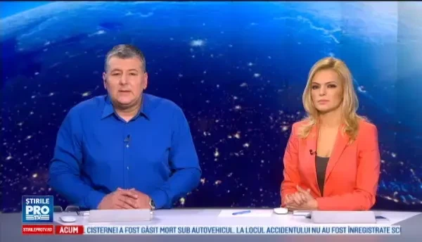 Clipul zilei. Momentul in care un pui de rinocer se relaxeaza in bratele unei femei pe care o considera mama sa